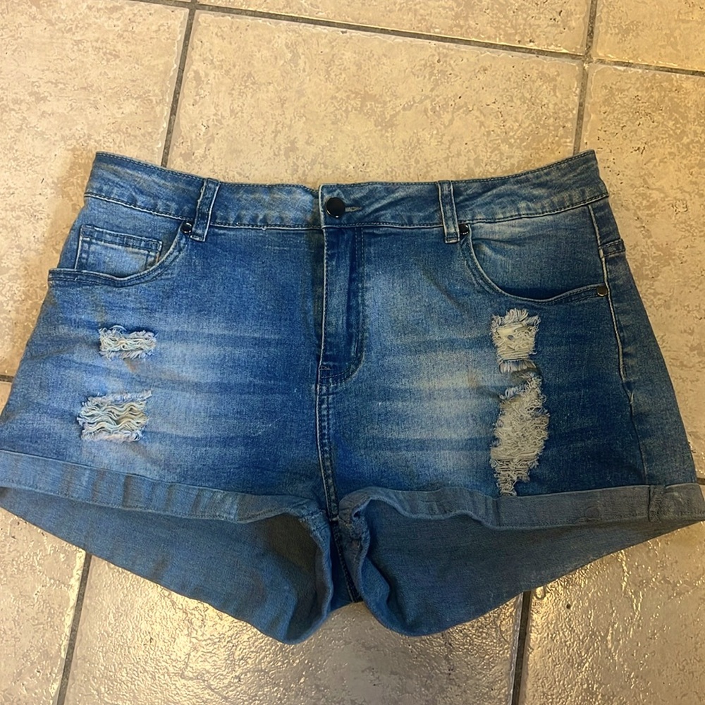 💙Blue jean shorts, distressed, cuffed legs, Size XL💙